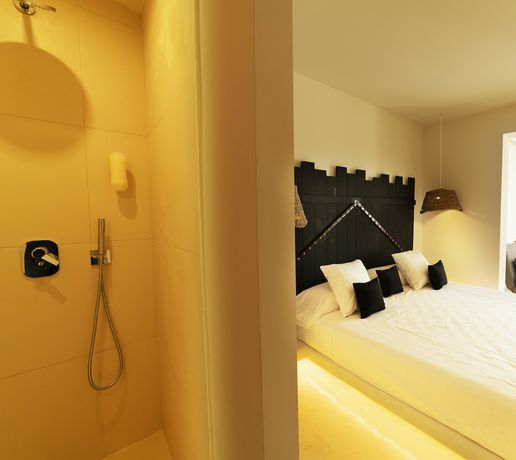 Imagen de la habitación del Hotel Oms. Foto 15