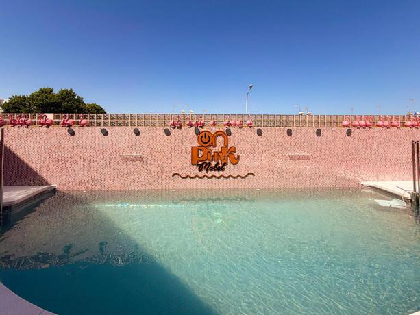 Imagen de la piscina del Hotel On Pink Motel. Foto 6