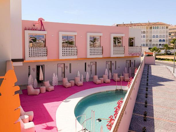 Imagen de la piscina del Hotel On Pink Motel. Foto 7