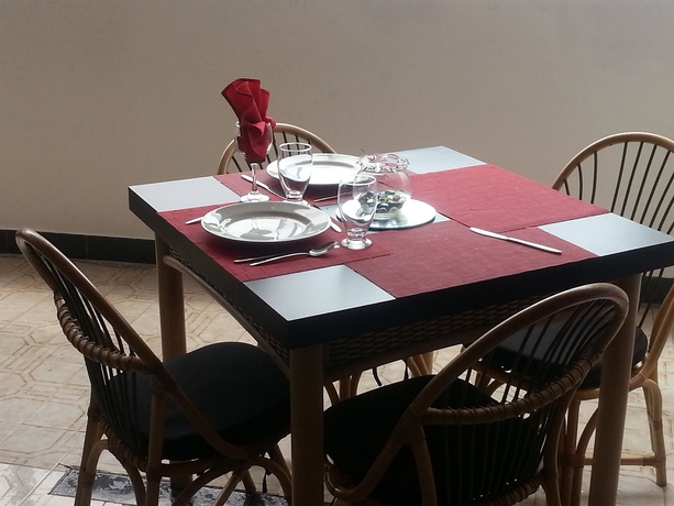 Imagen del bar/restaurante del Hotel On Vacation Coral Flower. Foto 3