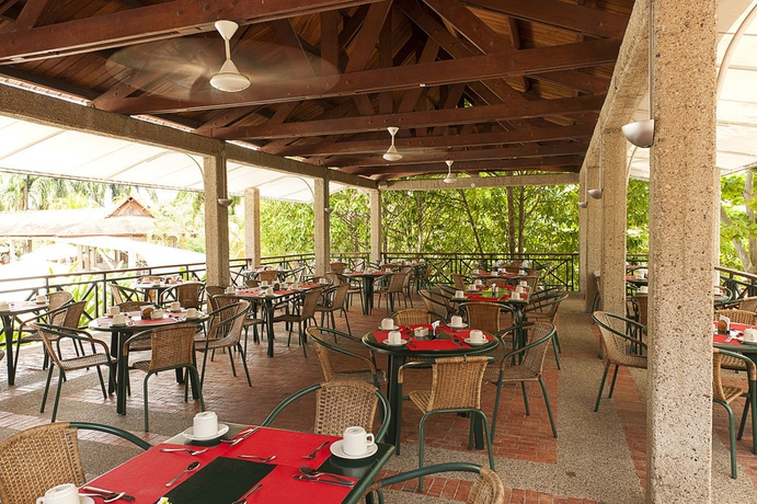 Imagen del bar/restaurante del Hotel On Vacation Girardot Resort. Foto 3