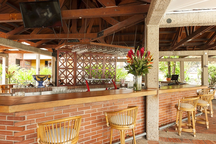 Imagen del bar/restaurante del Hotel On Vacation Girardot Resort. Foto 4