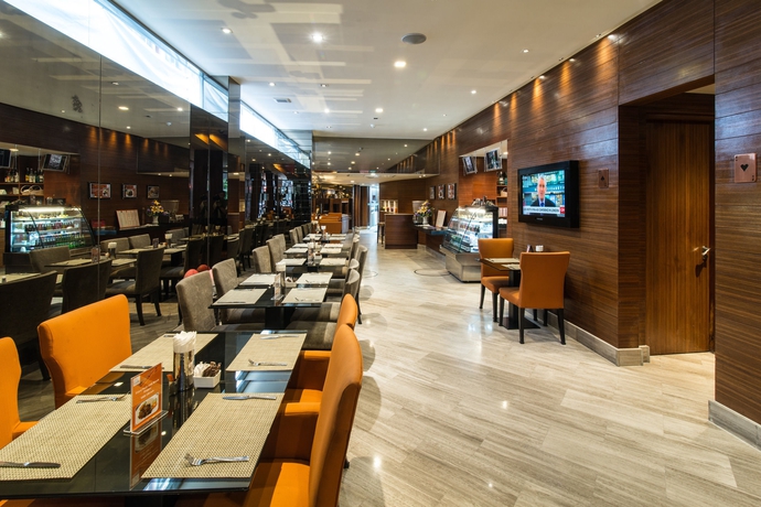 Imagen del bar/restaurante del Hotel On8 Sukhumvit Nana Bangkok By Compass Hospitality. Foto 4