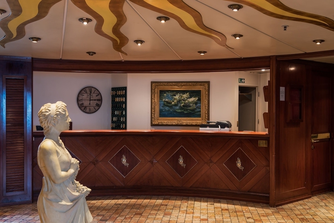 Imagen de los interiores del Hotel OnRiver Hotels - MS C&eacute;zanne. Foto 16