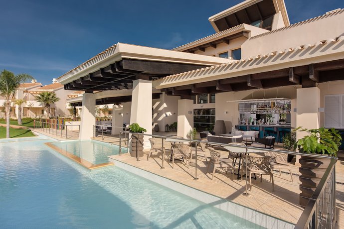 Imagen de la piscina del Hotel Ona Hacienda del Alamo Golf Resort. Foto 16