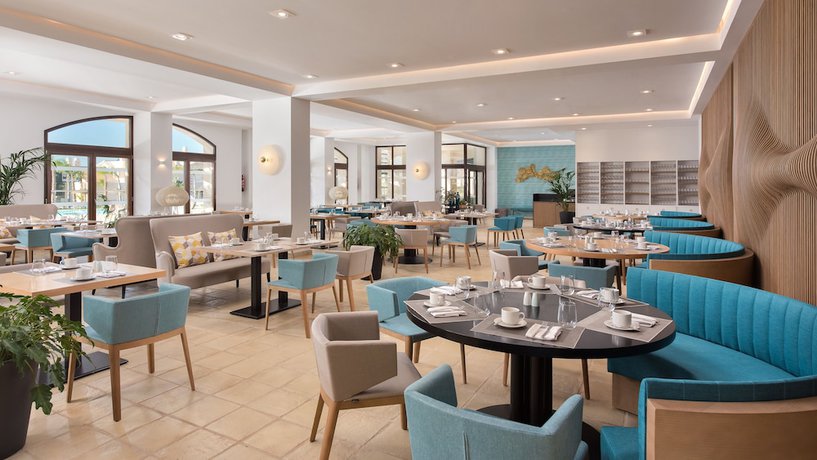 Imagen del bar/restaurante del Hotel Ona Hacienda del Alamo Golf Resort. Foto 6