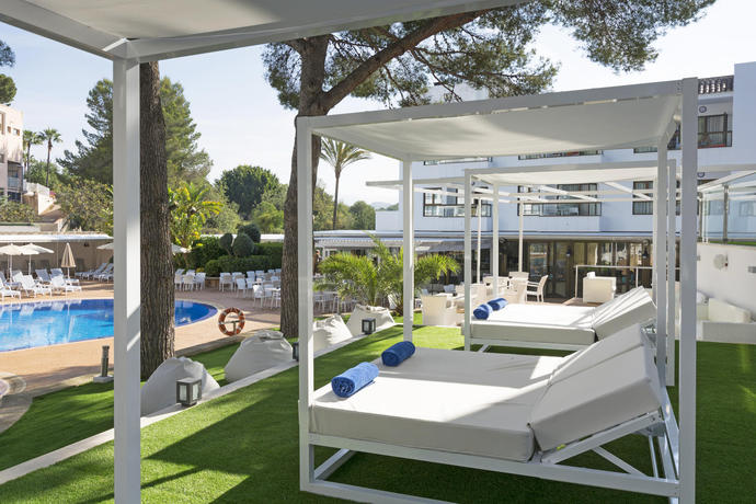 Imagen de los exteriores del Hotel Ona Palmira Paguera. Foto 8