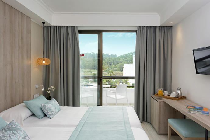 Imagen de la habitación del Hotel Ona Palmira Paguera. Foto 5