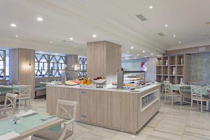 Imagen del bar/restaurante del Hotel Ona Palmira Paguera. Foto 2