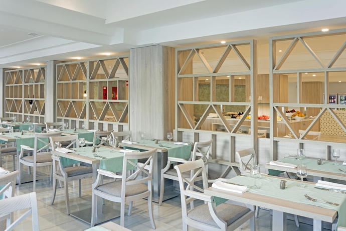 Imagen del bar/restaurante del Hotel Ona Palmira Paguera. Foto 3