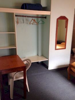 Imagen de la habitación del Hotel Once Plaza. Foto 4