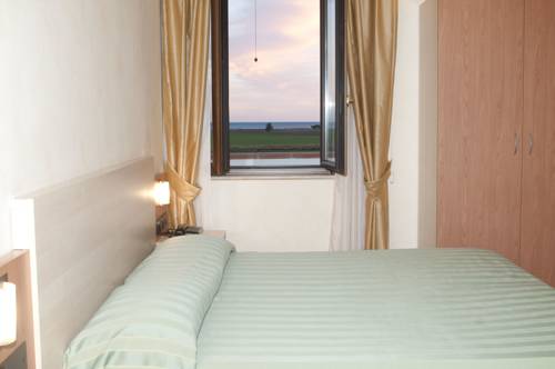 Imagen de la habitación del Hotel Onda Bleu. Foto 2