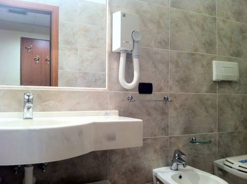 Imagen de la habitación del Hotel Onda Bleu. Foto 7