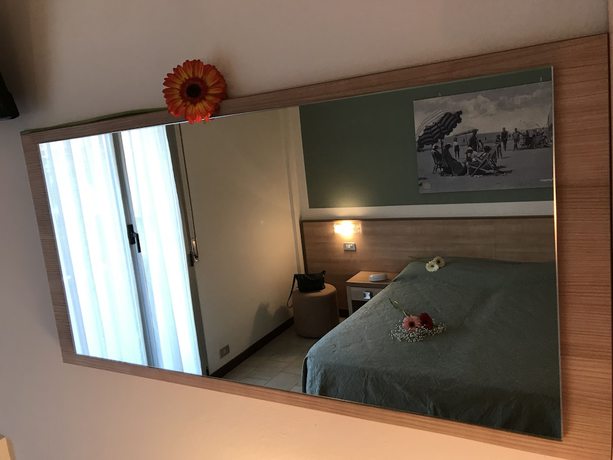 Imagen de la habitación del Hotel Ondina e Milazzo. Foto 10