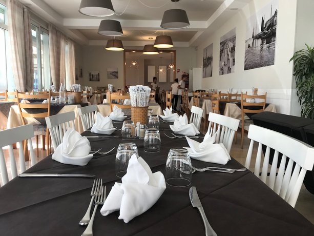 Imagen del bar/restaurante del Hotel Ondina e Milazzo. Foto 2