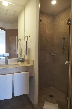 Imagen de la habitación del Hotel One Acapulco Costera. Foto 5