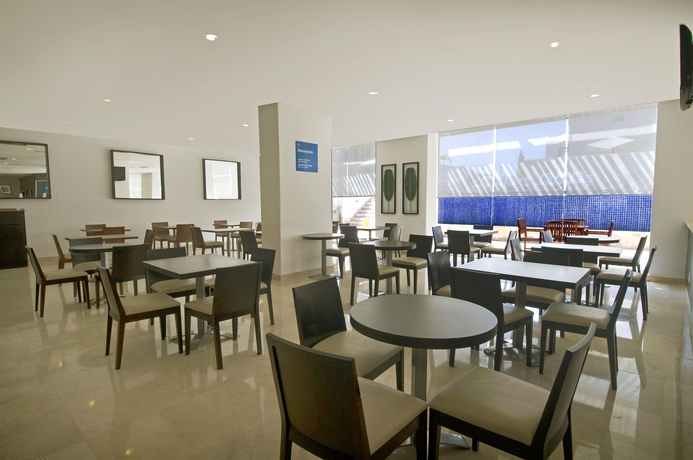 Imagen del bar/restaurante del Hotel One Acapulco Costera. Foto 3