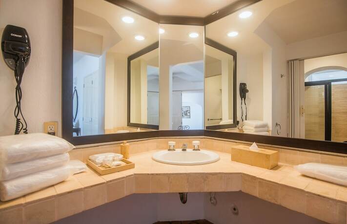 Imagen de la habitación del Hotel One Beach Street Puerto Vallarta. Foto 12