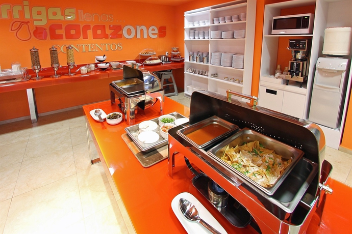 Imagen del bar/restaurante del Hotel One Cancun Centro. Foto 3