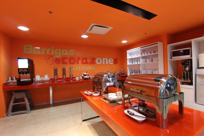 Imagen del bar/restaurante del Hotel One Cancun Centro. Foto 4