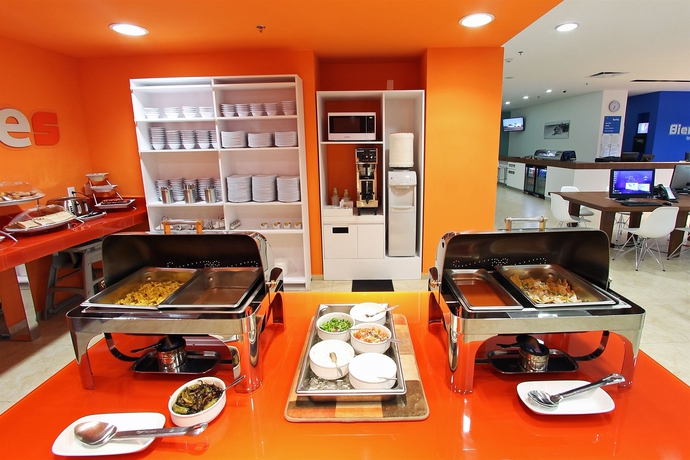 Imagen del bar/restaurante del Hotel One Cancun Centro. Foto 5