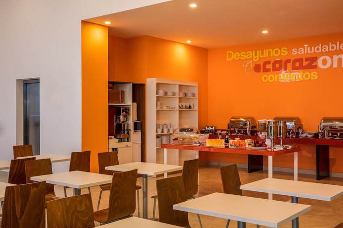 Imagen del bar/restaurante del Hotel One Chihuahua Fashion Mall. Foto 5