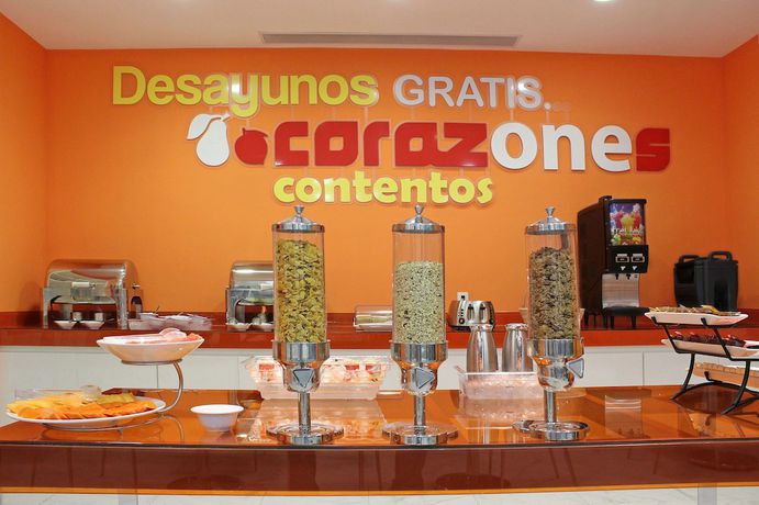 Imagen del bar/restaurante del Hotel One Chihuahua Fashion Mall. Foto 7