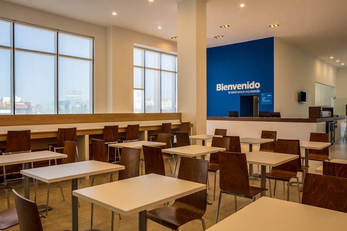 Imagen del bar/restaurante del Hotel One Chihuahua Fashion Mall. Foto 9