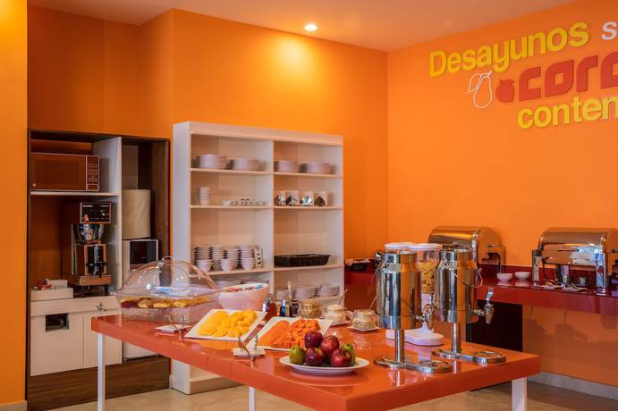 Imagen del bar/restaurante del Hotel One Chihuahua Fashion Mall. Foto 11