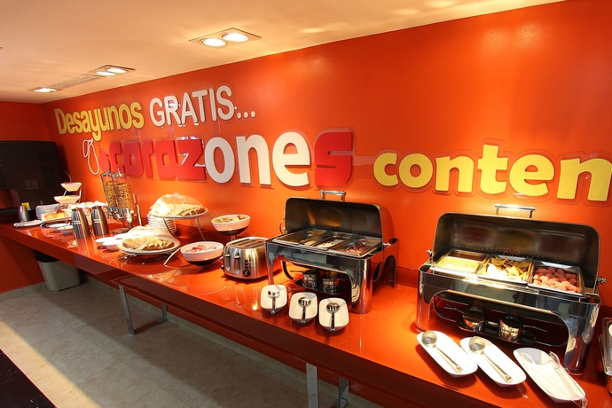 Imagen del bar/restaurante del Hotel One Ciudad De México Alameda. Foto 7