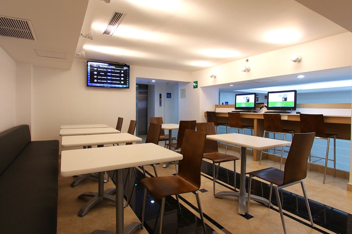 Imagen de los interiores del Hotel One Ciudad De México Alameda. Foto 16