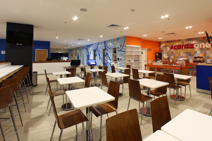 Imagen del bar/restaurante del Hotel One Ciudad De México Periférico Sur. Foto 3