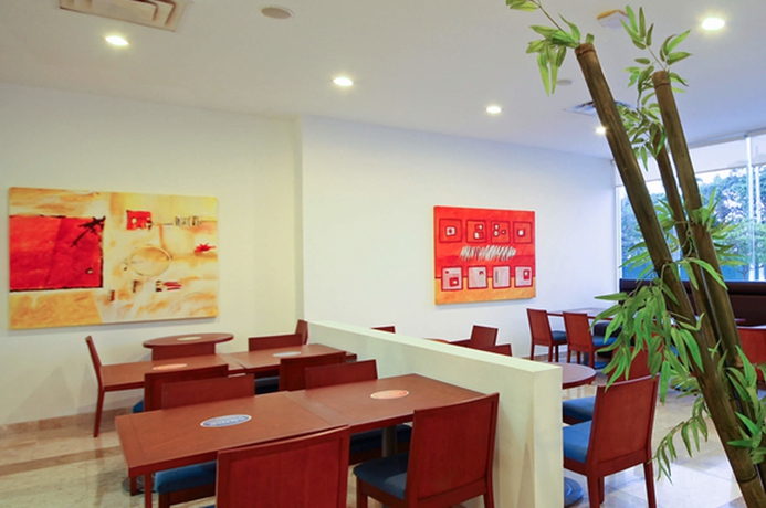 Imagen del bar/restaurante del Hotel One Ciudad Del Carmen Concordia. Foto 3