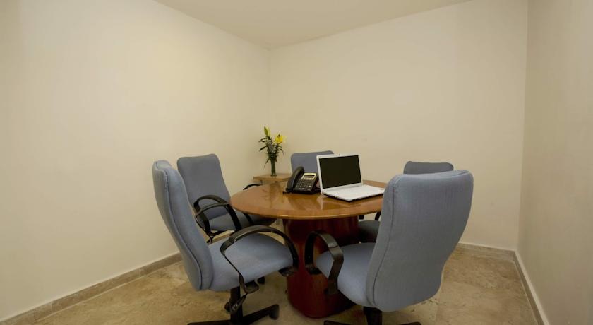 Imagen de los interiores del Hotel One Coatzacoalcos Forum. Foto 7