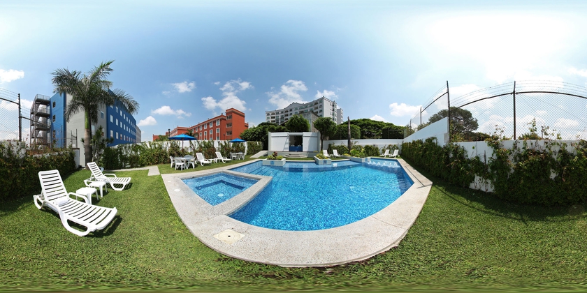 Imagen de la piscina del Hotel One Cuernavaca. Foto 16