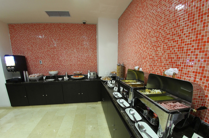 Imagen del bar/restaurante del Hotel One Culiacan Forum. Foto 2