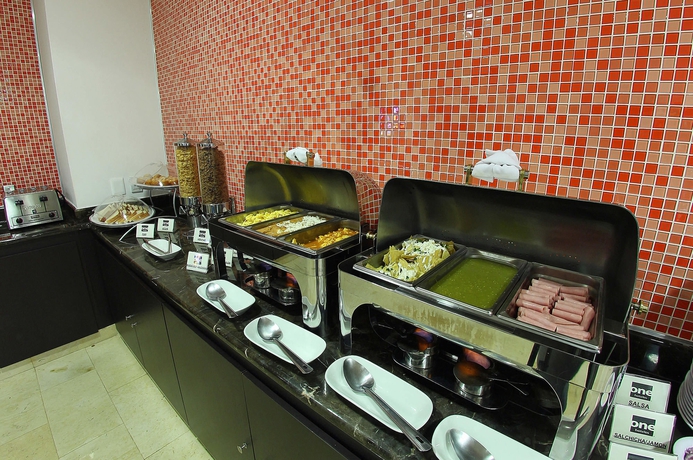 Imagen del bar/restaurante del Hotel One Culiacan Forum. Foto 3