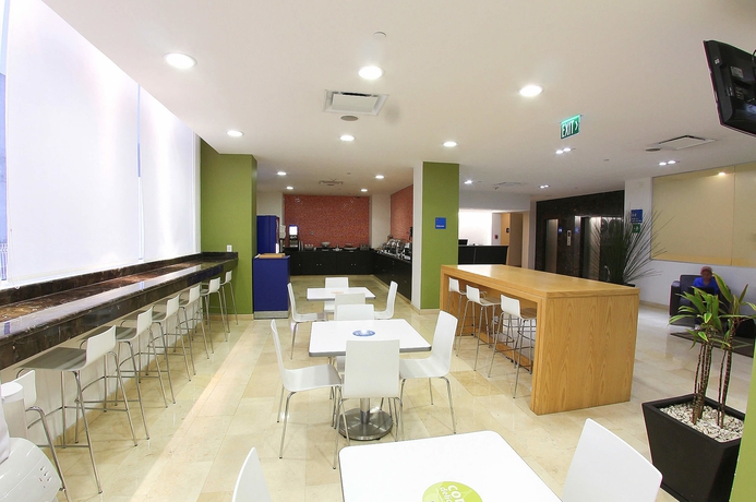 Imagen del bar/restaurante del Hotel One Culiacan Forum. Foto 4