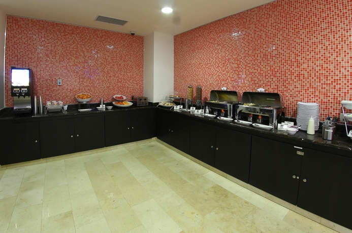 Imagen del bar/restaurante del Hotel One Culiacan Forum. Foto 5