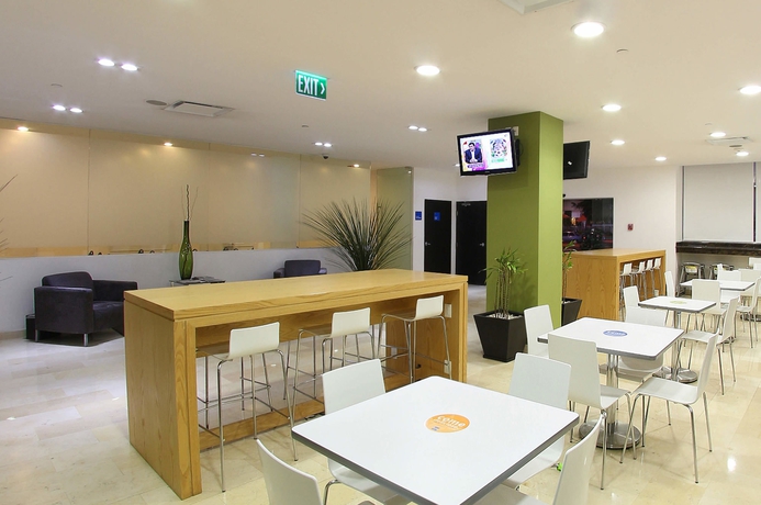 Imagen del bar/restaurante del Hotel One Culiacan Forum. Foto 6