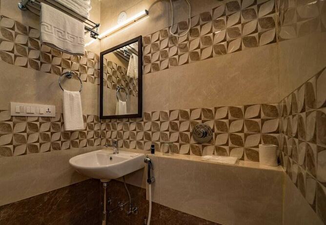 Imagen general del Hotel One Earth Wonder Clif Udaipur. Foto 4