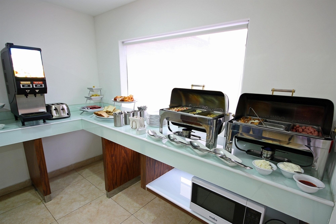 Imagen del bar/restaurante del Hotel One Guadalajara Centro Histórico. Foto 3