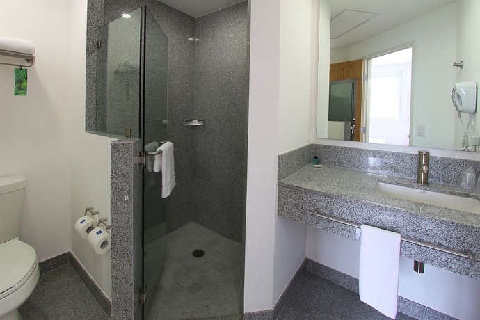 Imagen de la habitación del Hotel One Guadalajara Periférico Poniente. Foto 10