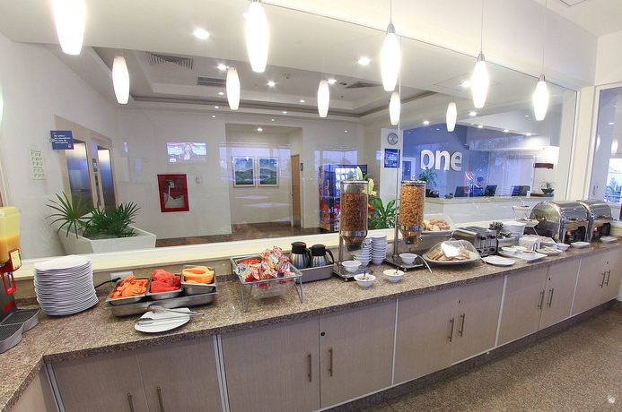 Imagen del bar/restaurante del Hotel One Guadalajara Periferico Norte. Foto 6