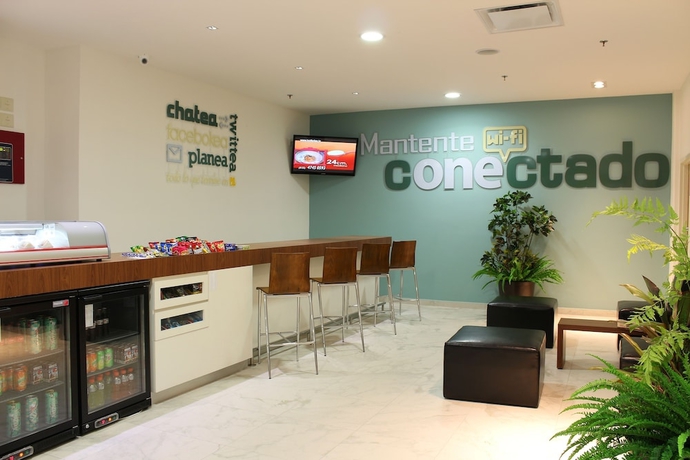Imagen de los interiores del Hotel One Guadalajara Tapatio. Foto 17
