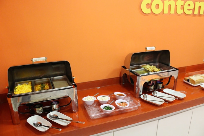 Imagen del bar/restaurante del Hotel One Guadalajara Tapatio. Foto 5