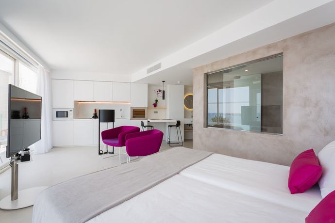 Imagen de la habitación del Hotel One Ibiza Suites. Foto 3