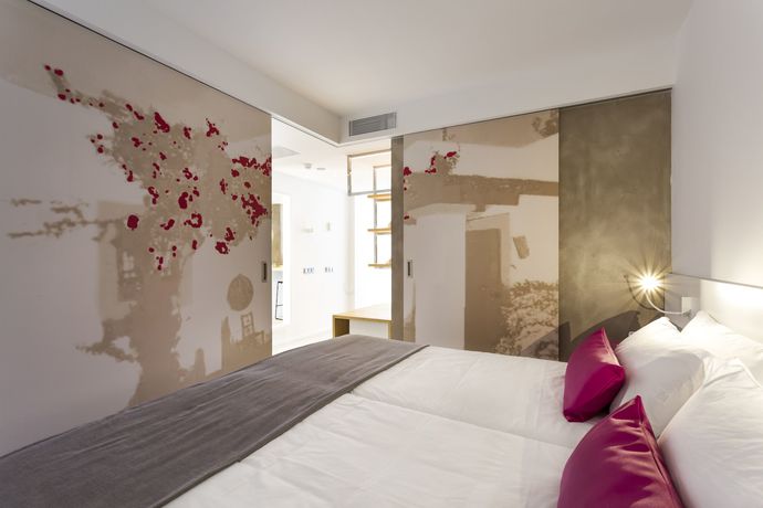 Imagen de la habitación del Hotel One Ibiza Suites. Foto 5