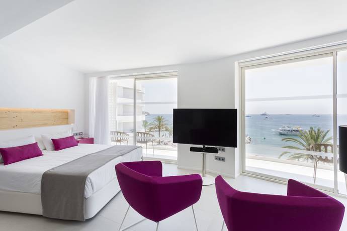 Imagen de la habitación del Hotel One Ibiza Suites. Foto 6