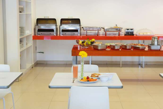 Imagen del bar/restaurante del Hotel One Irapuato. Foto 5